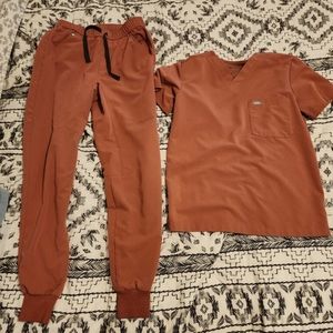 Figs XS (Mauve color comes off Orange in picture) Scrubs set in Great Condition!
